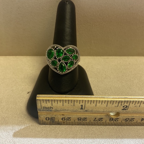 Sterling silver heart shaped ring with green gemstones. Size 9 - Picture 2 of 5